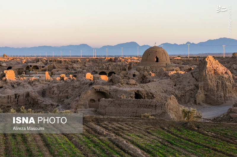 زلزله ۷.۸ ریشتری که ۲۵ شهریور ۱۳۵۷ در طبس موجب تخریب بخش عمده روستای قدیمی و تاریخی کریت که دارای بافت بسیار زیبا و دلنوازی بود شده است.