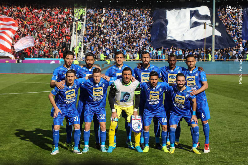 عکس یادگاری تیم فوتبال استقلال