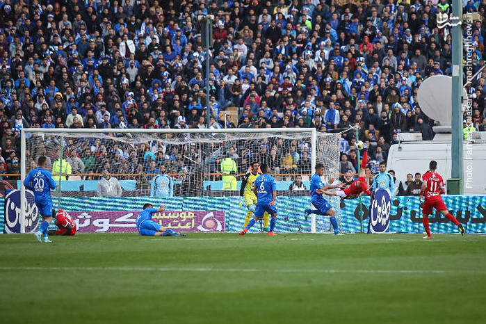 حملات ناکام تیم پرسپولیس به روی دروازه استقلال