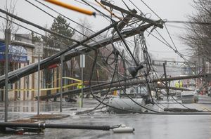 وضعیت کابل‌های برق درآمریکا پس از طوفان