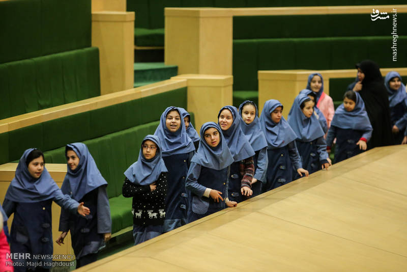 حضور دانش آموزان در صحن علنی مجلس شورای اسلامی