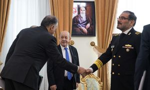 چرا یونیفرم شمخانی اهمیت داشت؟/ هنر دیپلماسی فقط «لبخند»نیست +عکس و فیلم دیدار وزیر خارجه فرانسه با شمخانی - کراپشده