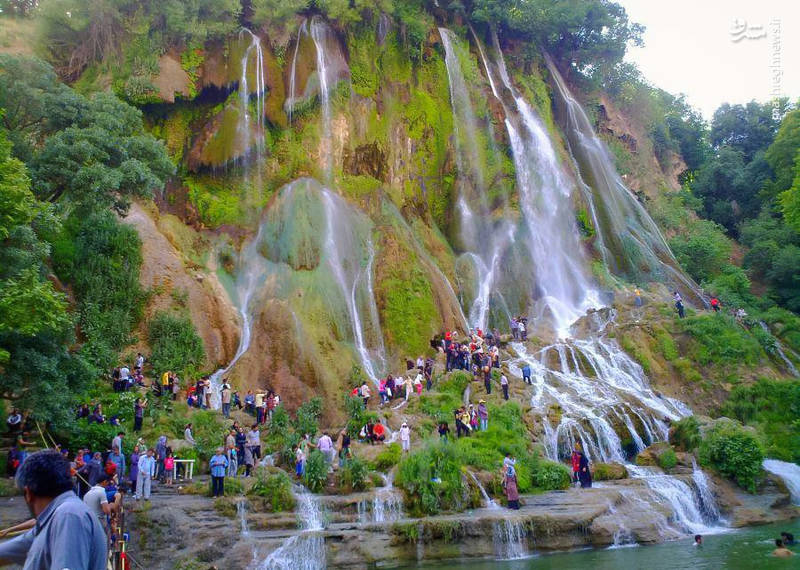 نمایی زیبا از آبشار بیشه