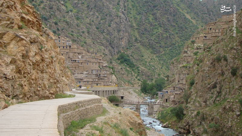 روستای پالنگان افزون بر ۲۰ چشمه جوشان در دره تنگیور دارد که آب زلال و خنک خود را به رودخانه تنگیور می‌ریزند و آبشارهای حاصل از ریزش آب این چشمه‌ها بسیار دیدنی است.