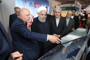 بازدید روحانی از نمایشگاه بین‌المللی نفت
