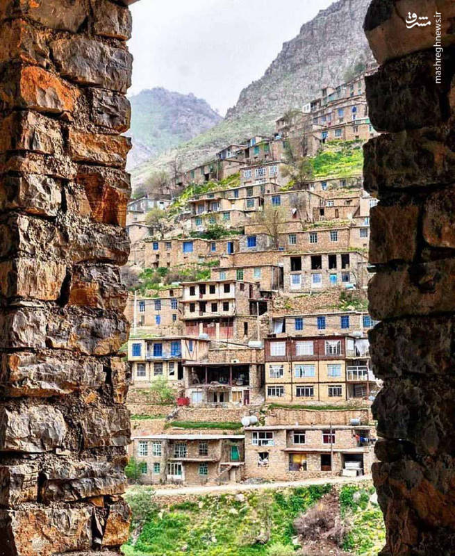  روستای هجیج یکی از روستاهای منحصر به فرد ایران می باشد که با اصول معماری پلکانی و تنها با استفاده از سنگ شاخته شده است.