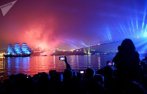 یک نمایش دریایی با کشتی بادبانی در ولادیوستوک روسیه