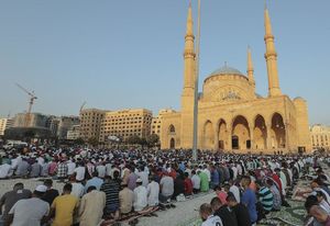 برپایی نماز عید قربان در مسجدآبی بیروت