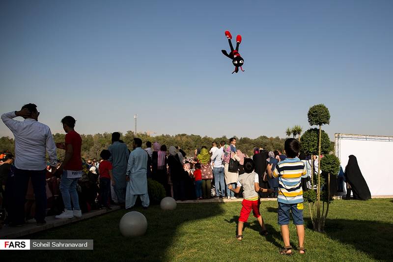 جشنواره عروسک‌ها در بوستان آب و آتش