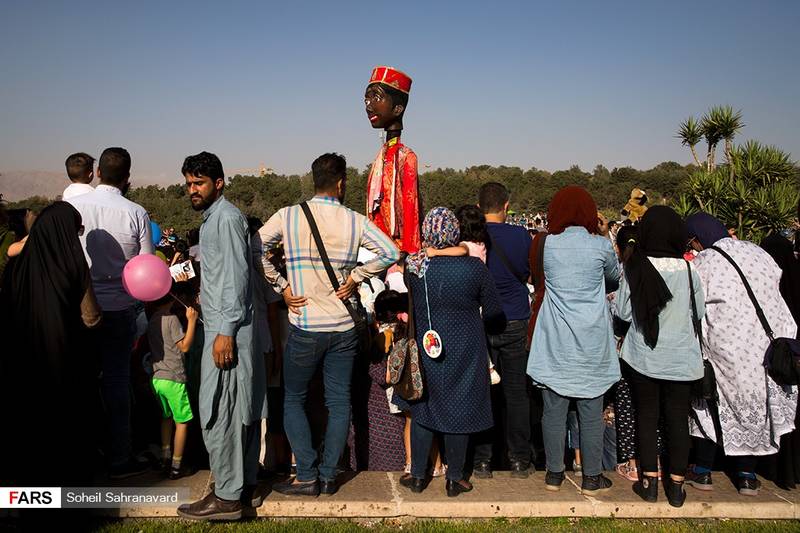 جشنواره عروسک‌ها در بوستان آب و آتش