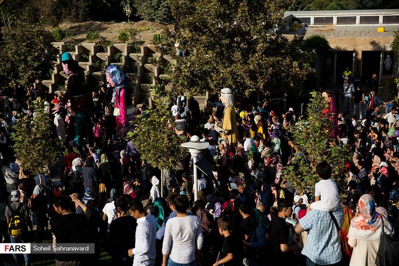 جشنواره عروسک‌ها در بوستان آب و آتش