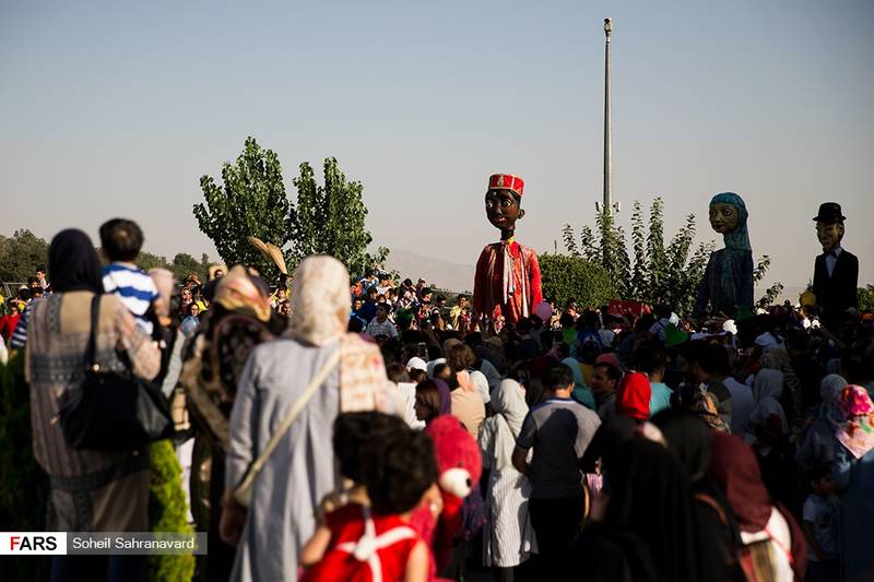 جشنواره عروسک‌ها در بوستان آب و آتش