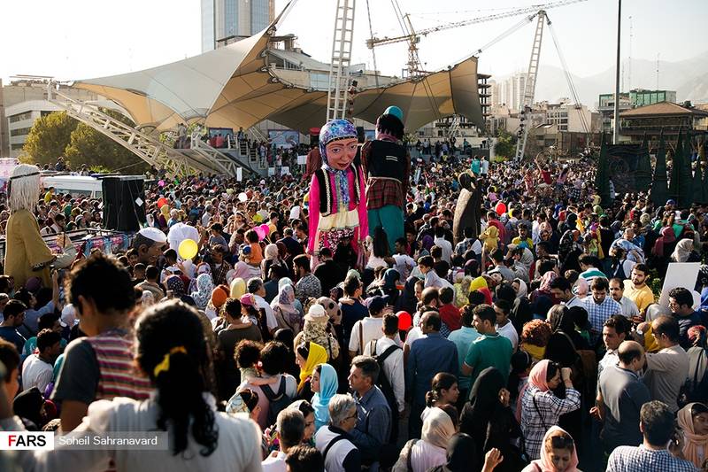 جشنواره عروسک‌ها در بوستان آب و آتش