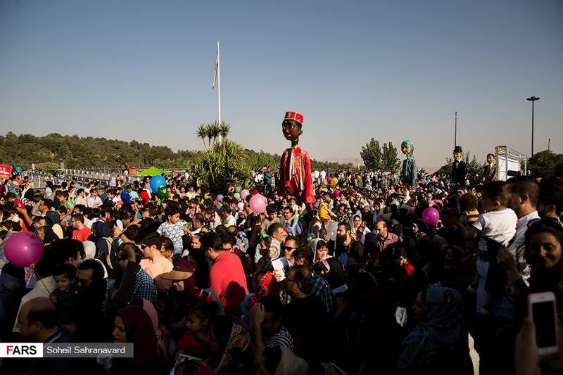 جشنواره عروسک‌ها در بوستان آب و آتش