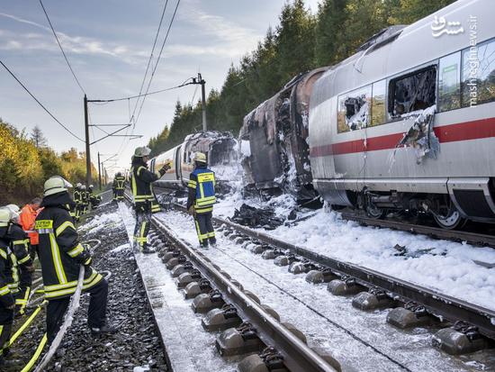 عکس/ آتش سوزی قطار سریع السیر در آلمان