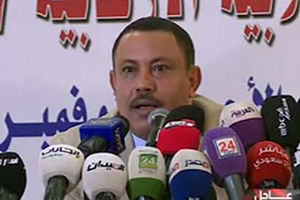 فیلم/ پرتاب کفش به سمت وزیر فراری یمن!