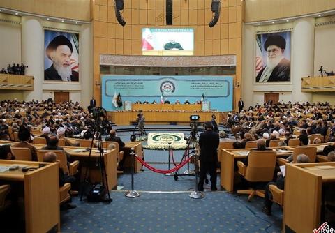 روحانی: آمریکا از منطقه و جهان بردگی می‌خواهد/ پیام آیت الله نوری همدانی به کنفرانس