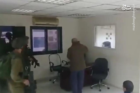 فیلم/ حمله صهیونیست‌ها به ساختمان خبرگزاری رسمی فلسطین