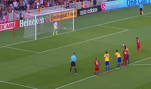 فیلم/ 10 مهار پنالتی به‌یادماندنی دنیای فوتبال