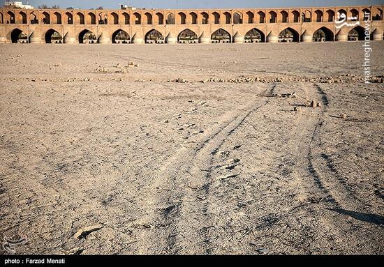 عکس/ سی و سه پل در خطر نابودی!