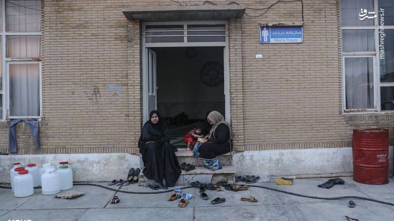 عکس/ اسکان سیل زدگان در واگن های قطار
