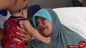 مادر جوان مالزیایی