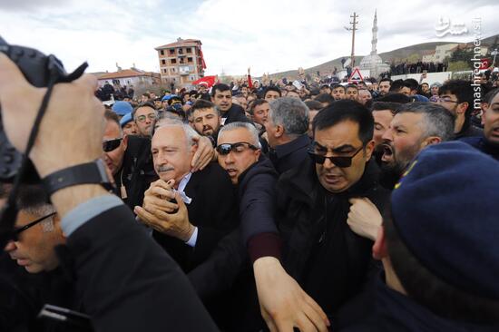 عکس/ حمله معترضان به رئیس حزب جمهوریت خلق ترکیه