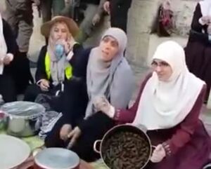 فیلم/ افطاری زنان فلسطینی چشم در چشم سربازان اسرائیلی