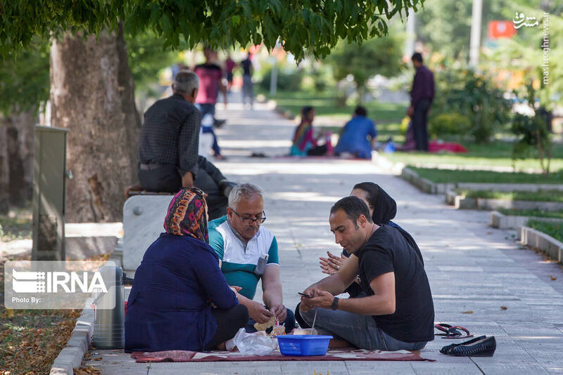 عکس/ حضور گردشگران در تاق بستان کرمانشاه
