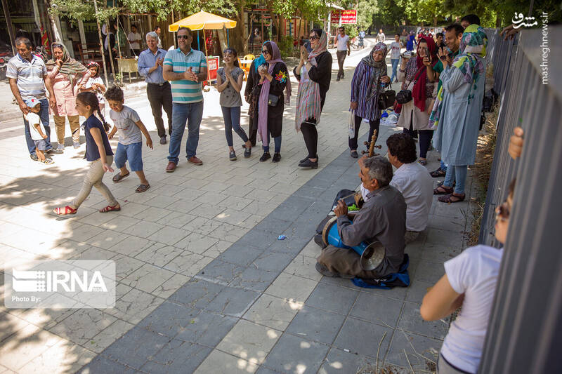 عکس/ حضور گردشگران در تاق بستان کرمانشاه