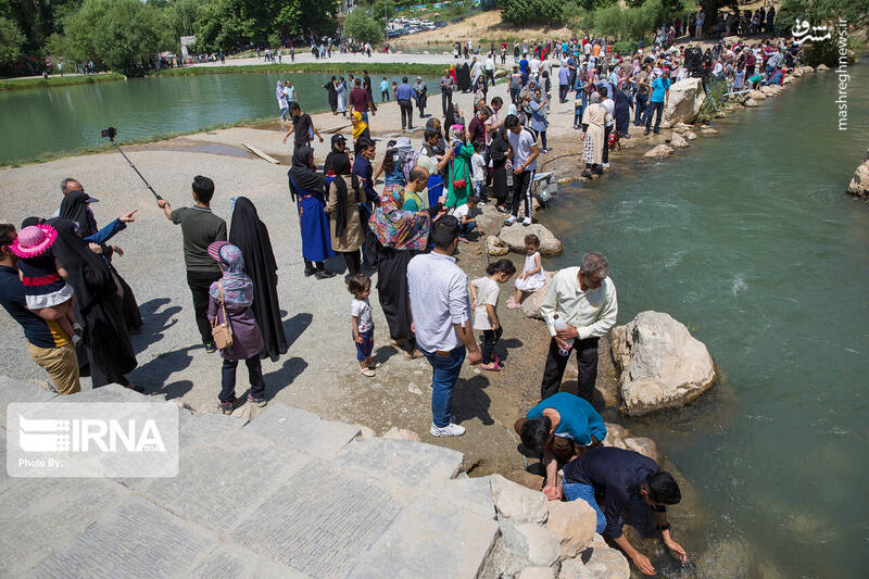 عکس/ حضور گردشگران در تاق بستان کرمانشاه
