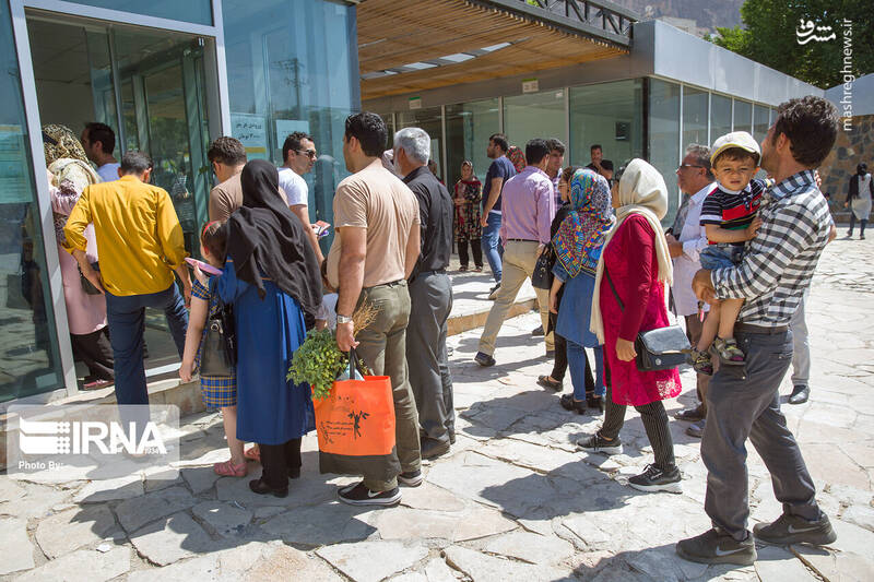 عکس/ حضور گردشگران در تاق بستان کرمانشاه