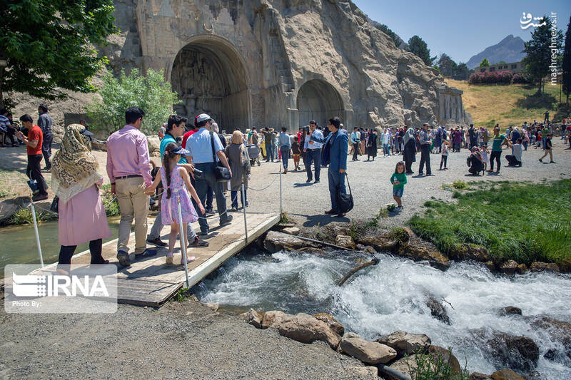 عکس/ حضور گردشگران در تاق بستان کرمانشاه