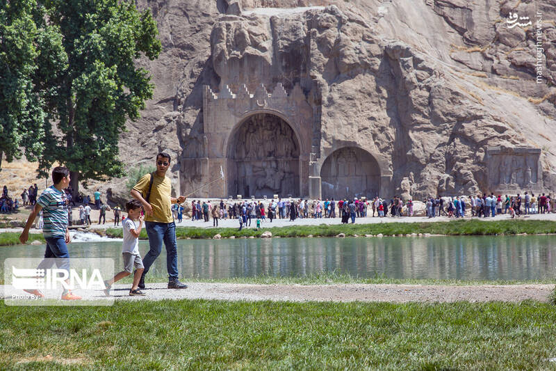 عکس/ حضور گردشگران در تاق بستان کرمانشاه