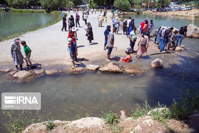عکس/ حضور گردشگران در تاق بستان کرمانشاه