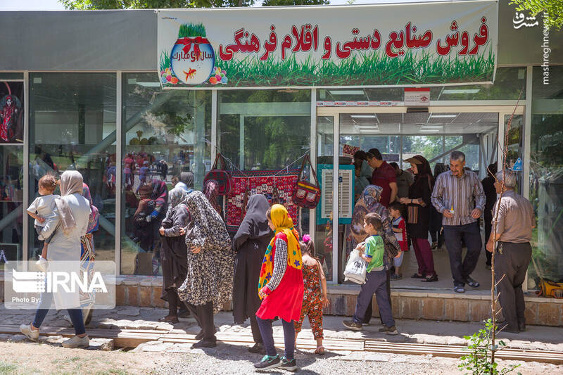 عکس/ حضور گردشگران در تاق بستان کرمانشاه