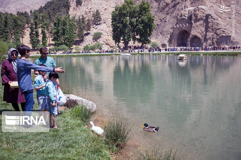 عکس/ حضور گردشگران در تاق بستان کرمانشاه