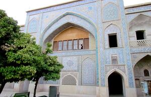 عکس/ نمایی زیبا از ورودی مدرسه خان شیراز