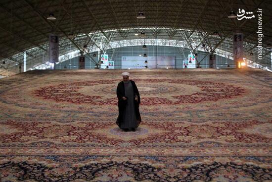 عکس/ رونمایی از بزرگترین فرش یکپارچه جهان در تبریز