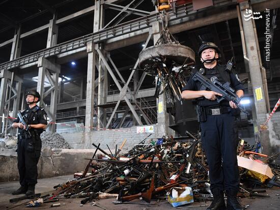 عکس/ امحاء هزاران اسلحه در چین