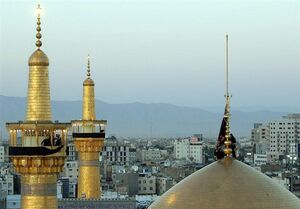 پرچم سیاه بر فراز گنبد رضوی +عکس حرم رضوی نمایه