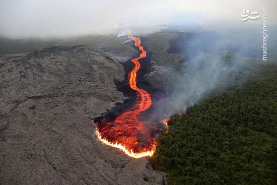 تصویر خیره کننده حرکت گدازه‌ای از آتشفشان پیتون