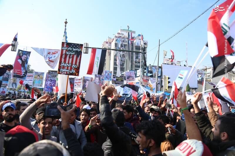 تظاهرات مردمی در مقابله با نفوذ آشوبگران در میدان التحریر بغداد تظاهرات مردمی در مقابله با نفوذ آشوبگران در میدان التحریر بغداد