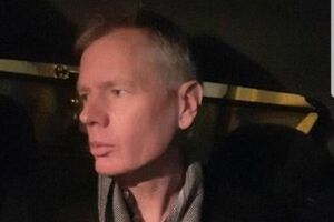 بازداشت سفیر انگلیس در تجمع امروز مقابل دانشگاه امیرکبیر 93dd9910-3502-4fe4-a9b9-a3add98008e2.jpg - کراپشده