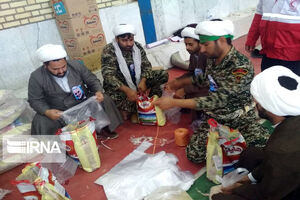 امدادرسانی طلاب به سیلزدگان جنوب سیستان و بلوچستان