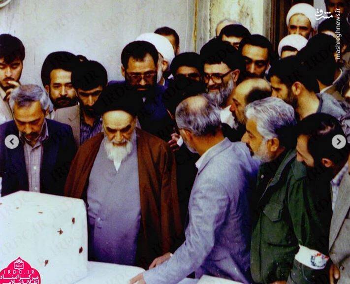 تصاویری از حضور امام خمینی در پای صندوق رأی 4