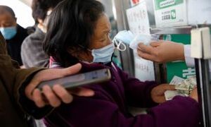 ابتلا به کرونا در چین برای نخستین بار کاهش یافت