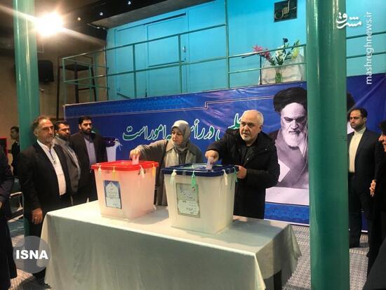 فیلم/ حضور ظریف و همسرش در انتخابات