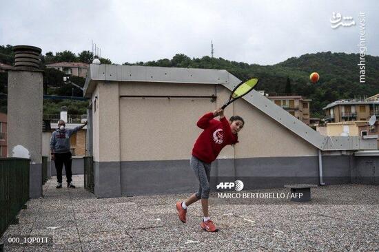 عکس/ تنیس بازی بر روی پشت بام