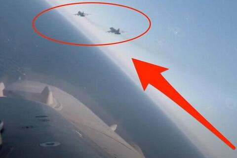 پرواز جنگنده‌های روس برفراز ناوشکن آمریکایی در دریای بالتیک